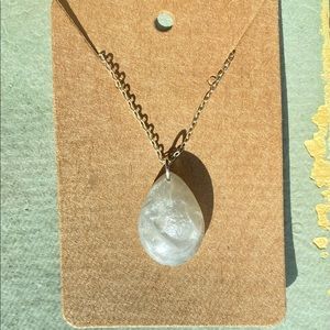 Pearly swirl droplet shape necklace